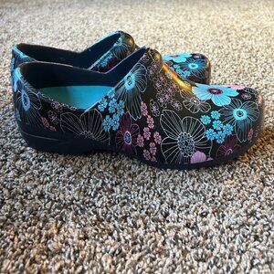 Anywear SR Angel Nursing Clogs - US size 9